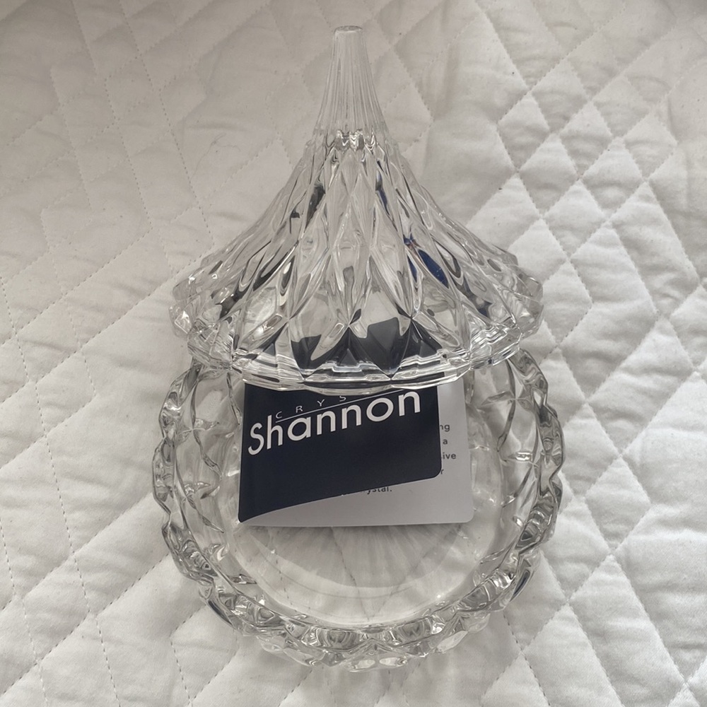 Hershey Kisses Brand Crystal Covered Candy Dish. BNWT